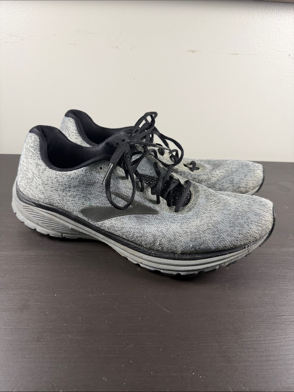 Brooks Anthem 2 Running Shoe in Gray and Black, 13